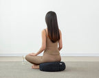 Meditation Cushion, Comfortable Meditation Pillow with Peacock Feather Jacquard Cover. Buckwheat Hull Filled Zafu Floor Pillow 16 * 16 * 5 in - color: Black