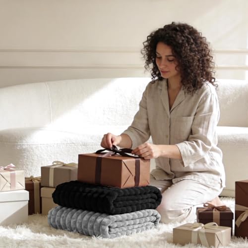 BEDELITE Black Blanket King Size for Bed - Super Soft Lightweight 3D Checkered Fluffy Fuzzy Fleece Blanket, Luxurious Cozy Blanket for Room Home Decor, Gift for Women, 108x90 inches - color: Black, size: King(108"x90")