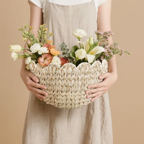 Coeusy Wicker Wall Basket,Scalloped Hanging Wall Basket for Storage and Organizing,Wicker Decorative Storage Baskets for Flower,Magazine,Nursery,Front Door,Bathroom Boho Decor - color: White
