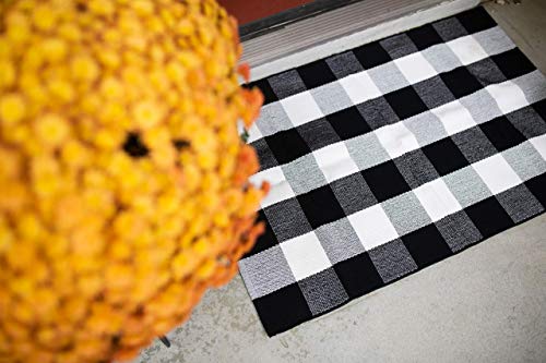 Buffalo Plaid Rug 28" x 43" - Indoor/Outdoor Black and White Checkered Rug - Area Rugs for Layered Door Mats Washable Carpet for Porch/Kitchen/Farmhouse - Washable Thick Plaid Hand-Woven Fabric