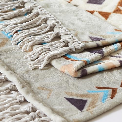 CASAAGUSTO Boho Throw Blanket with Tassel, Farmhouse Western Flannel Bohemian Blanket, Vintage Native Mexican Decorative Throw, Ideal for Gifting (50x60 Inches, Green and Beige) - color: Green and Beige, size: 50X60