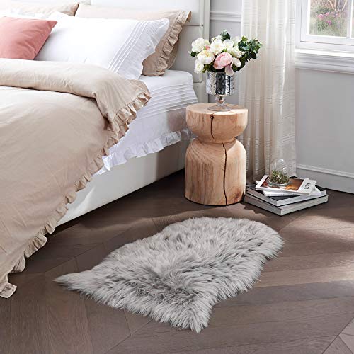 Faux Fur Rug Sofa Chairs Cover, Grey Small Rug for Bedroom, 2X3 Shaggy Furry Rugs for Kids Room, Shag Fluffy Rugs for Nursery Room, Soft Fuzzy Plush Carpet, Cute Floor Dorm Decor - color: Grey, size: 2' x 3' (Sheepskin)
