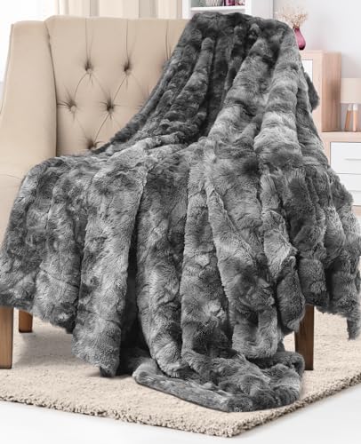 Everlasting Comfort Soft & Comfortable Gray Faux Fur Throw Blanket for Couch - (50"x65") Minky & Fluffy Fall Blankets & Throws, Plush Fuzzy Cover for Bed, Sofa & Living Room - Cozy Home Decor - color: Gray