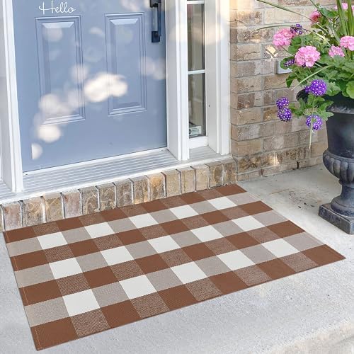 KILOCOCO Buffalo Plaid Checkered Rug 27.5x43 Inches Front Door Mat Outdoor Brown and White Rugs Cotton Washable Front Porch Rug Layered Doormats for Patio Farmhouse Entryway Kitchen Foyer - color: Brown and White, size: 2'4" x 3'7" (Rectangular)