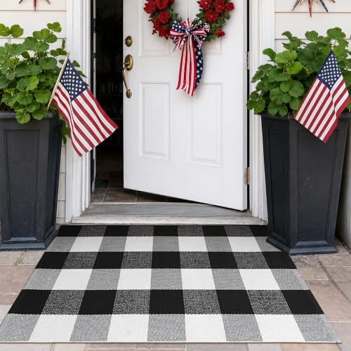 KIMODE Front Door Mat Buffalo Plaid Outdoor Rug 24"x35" Black and White Checkered Rug Farmhouse Front Porch Rug Decor Cotton Woven Washable Layered Doormats for Front Door Outdoor Entrance - color: Black/White, size: 2' x 3' (Rectangular)