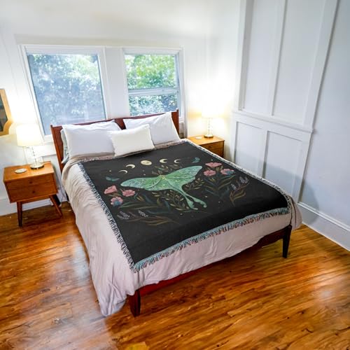 Pure Country Weavers Luna and Forester by Episodic Drawing - Gift Tapestry Throw Blanket Woven from Cotton - Made in The USA (72x54) - color: Luna and Forester, size: 72x54