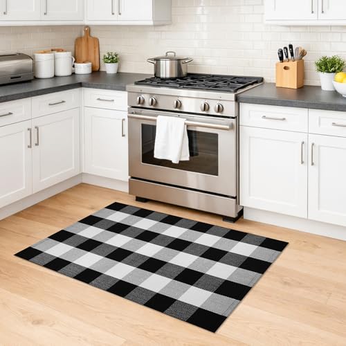 KILOCOCO Buffalo Plaid Checkered Rug - Black and White Cotton Washable Front Door Rugs Door Mat Outdoor Layered Doormats for Front Porch/Farmhouse/Entryway, 27.5x43 Inches - color: Black and White, size: 2'4" x 3'7" (Rectangular)