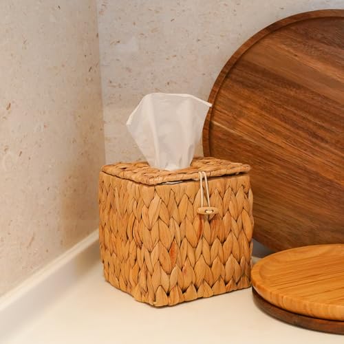 PINXIURY Tissue Box Cover Square Handwoven Rattan Tissue Box Holder, Natural Handmade, Boho Decorative Handcrafted Square Facial Tissue Holder with Lid, Rustic Decorative on Table and Bathroom, Office - color: Water Hyacinth (With Lid), size: Single