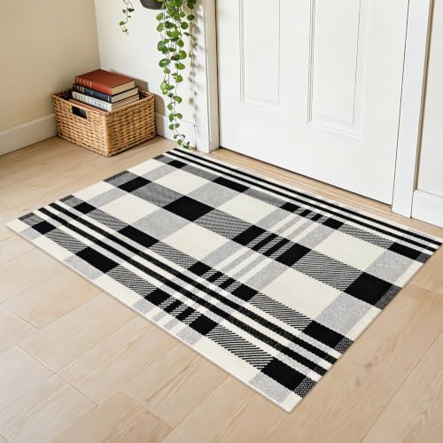 Buffalo Plaid Checkered Rug 2'x3' Front Door Mat Outdoor,Black and White Rugs Cotton Washable Front Porch Rug Layered Doormats for Patio Farmhouse Entryway Kitchen Foyer - color: Black and White Checkered Rug, size: 2‘×3’