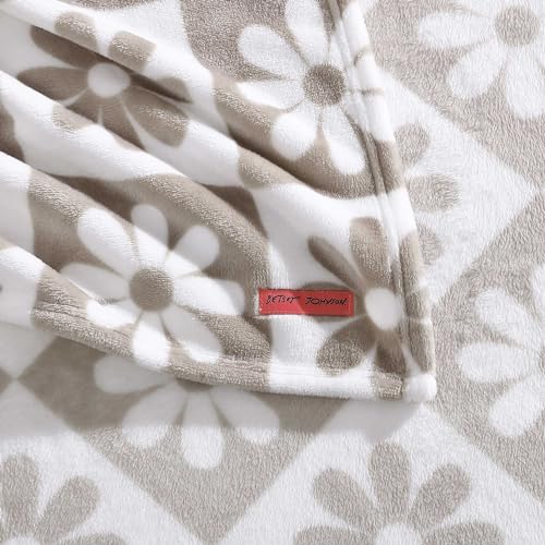 Betsey Johnson - Blanket, Buttery-Soft Throw Blanket for Couch or Bed, Boldly Plush & Oversized Bedding (Daisy Check White, 50" x 70") - color: Daisy Check White