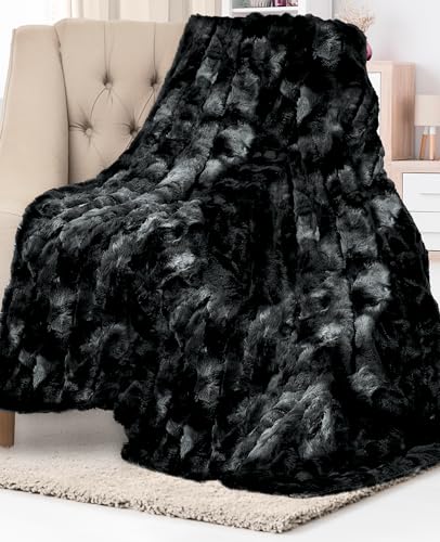 Everlasting Comfort Soft & Comfortable Black Faux Fur Throw Blanket for Couch - (50"x65") Minky & Fluffy Fall Blankets & Throws, Plush Fuzzy Cover for Bed, Sofa & Living Room - Cozy Home Decor - color: Black