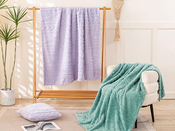 YUSOKI Sherpa Large Throw Blanket Single Layer,Light Weight(1.7lb),370GMS-3D Stylish Design for Gift Home Decor (Lavender Fog,50"x65",50"x65")