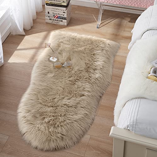 Small Faux Fur Sheepskin Rug 2x4 ft Ultra Soft Chair Sofa Cover Seat Pad, Beige Fluffy Shag Rugs for Bedroom Nursery Kids Room, Luxury Shaggy Rug Fuzzy Plush Floor Carpets - color: Beige, size: 4' x 2' (Sheepskin)
