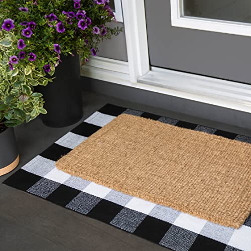 Bloom & Breeze B&B Buffalo Plaid Rug, Black and White Chekered Rug, Outdoor Runner Rug for Layering, Front Porch Rug, Buffalo Plaid Outdoor Mat, Washable Chekered Runner Rug (28" x 44")