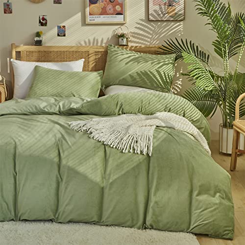 Wellboo Sage Green Velvet Comforter Sets King Light Green Fluffy Bedding Solid Color Green Flannel Quilt Women Men Grass Green Comforters Micromink Sherpa Fuzzy Warm Bed Luxury Sage Dorm Plush Bedding - color: 1-green, size: King-104"*90"