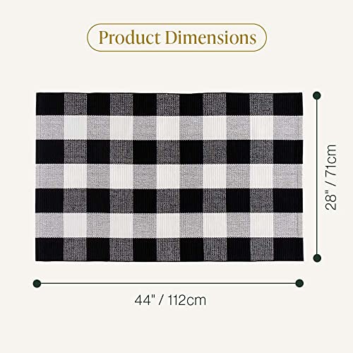 Bloom & Breeze B&B Buffalo Plaid Rug, Black and White Chekered Rug, Outdoor Runner Rug for Layering, Front Porch Rug, Buffalo Plaid Outdoor Mat, Washable Chekered Runner Rug (28" x 44")
