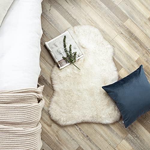 Ashler Ultra Soft Faux Fox Fur Rug White Brown Fluffy Area Rug, Carpets Fluffy Rug Chair Couch Cover for Bedroom Floor Sofa Living Room 2 x 3 Feet - color: White Brown, size: 2 x 2.8 ft