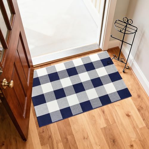 Buffalo Plaid Outdoor Rug 2 x 3 Navy and White Cotton Checkered Rug, Front Door Mat Washable Small Throw Rug for Outdoor Indoor Kitchen Entryway Patio Bathroom Farmhouse Decor Area Rug - color: Navy and White, size: 2‘×3’