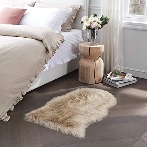 Faux Fur Rug Sofa Chairs Cover, Beige Small Rug for Bedroom, 2X3 Shaggy Furry Rugs for Kids Room, Shag Fluffy Rugs for Nursery Room, Soft Fuzzy Plush Carpet - color: Beige, size: 2' x 3' (Sheepskin)