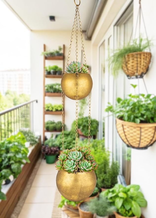 Gold Metal Hanging Planters for Indoor Plants - Round Wall Hanging Baskets with Hook & Chain & Drainage Hole Farmhouse Rustic Garden Rustproof Vintage Flower Pot for Wall Ceiling Plant Hanger Outdoor
