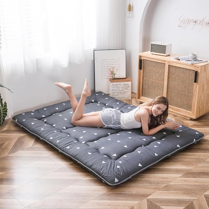 MAXYOYO Grey Triangle Printed Japanese Futon Floor Mattress, Thicken Sleeping Pad Floor Bed Roll Up Camping Guest Mattress Folding Couch Bed, Full Size