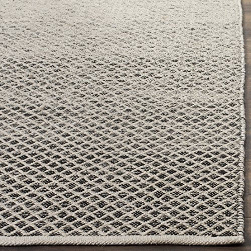 SAFAVIEH Montauk Collection Accent Rug - 4' x 6', Black & Ivory, Handmade Cotton, Ideal for High Traffic Areas in Entryway, Living Room, Bedroom (MTK601A)