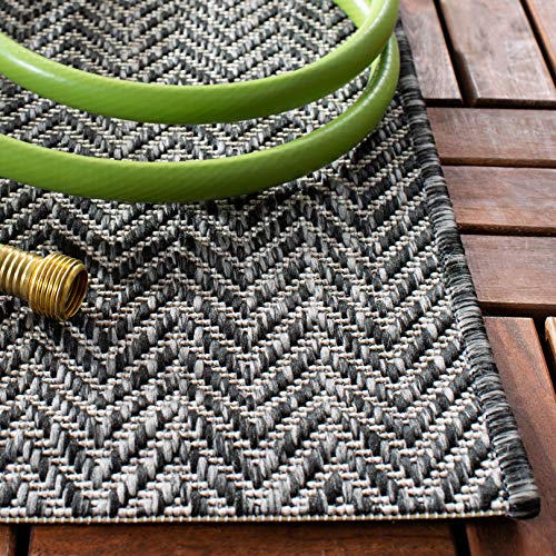 SAFAVIEH Outdoor Accent Rug 2'3"x5' - Courtyard Collection - Coastal Design, Black & Beige, Durable & Easy Cleaning, Ideal for Patio, Entryway, Mudroom, Backyard (CY8022-36621) - color: Black/Beige, size: 2'3" x 5' (Rectangular)