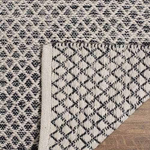 SAFAVIEH Montauk Collection Accent Rug - 4' x 6', Black & Ivory, Handmade Cotton, Ideal for High Traffic Areas in Entryway, Living Room, Bedroom (MTK601A)
