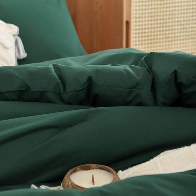 ROSGONIA Oversized King Comforter 128x120, 3pcs Super King Plus (1 Dark Green Comforter & 2 Pillowcases) Lightweight Bedding Set Quilt