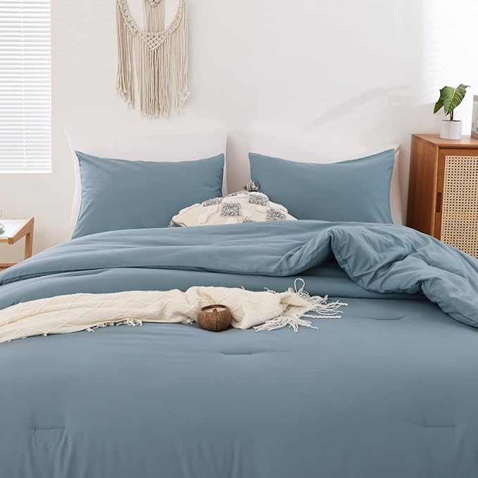 ROSGONIA Oversized King Comforter Dusty Blue, 3pcs (1 Boho Comforter & 2 Pillowcases) Lightweight Oversized King Size Comforter Sets Bedding Blanket