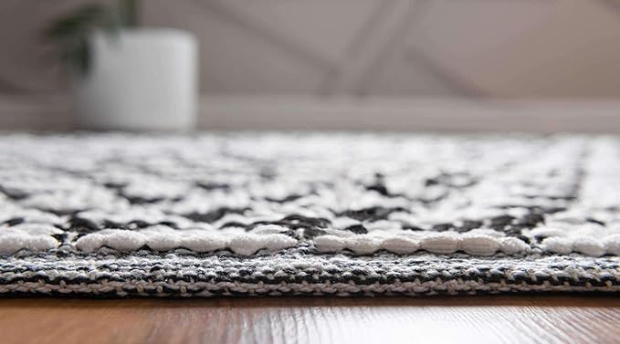 Unique Loom Chindi Jute Collection Area Rug (4' 1" x 6' 1" Rectangle, White Black)
