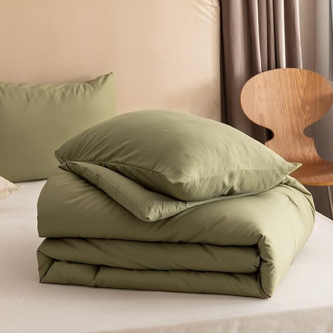 ROSGONIA Oversized King Comforter 120x120, 3pcs Super King Comforter (1 Olive Green Comforter & 2 Pillowcases) Lightweight Warm Bedding Set Quilt