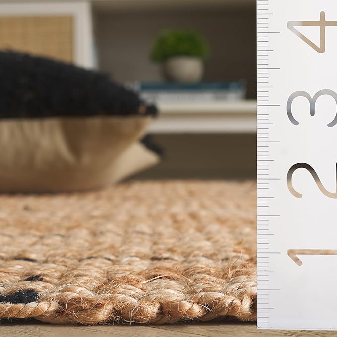 SAFAVIEH Natural Fiber Collection Area Rug - 6' x 9', Natural & Black, Handmade Jute, Ideal for the Living Room, Dining, Bedroom (NF602Z)