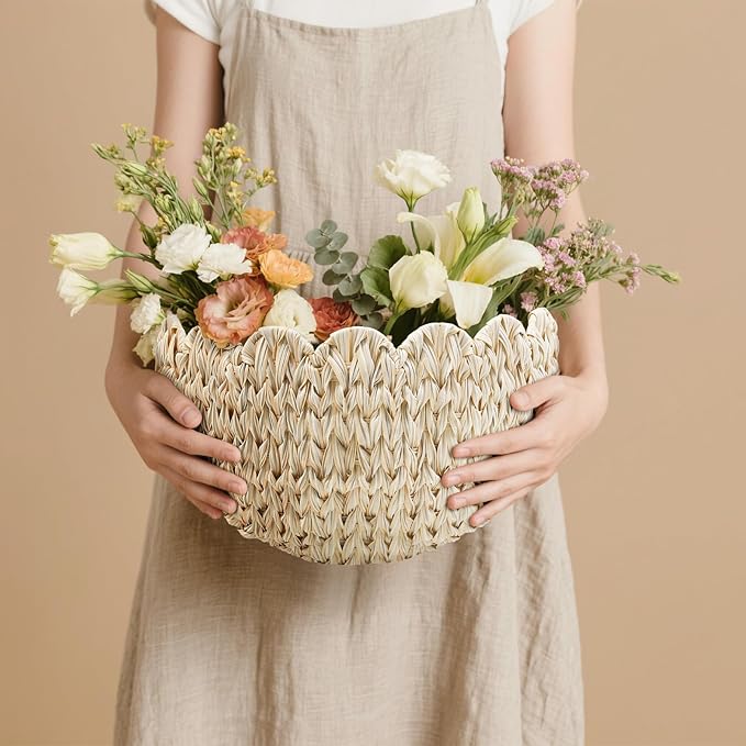Wicker Wall Basket,Scalloped Hanging Wall Basket for Storage and Organizing,Wicker Decorative Storage Baskets for Flower,Magazine,Nursery,Front Door,Bathroom Boho Decor