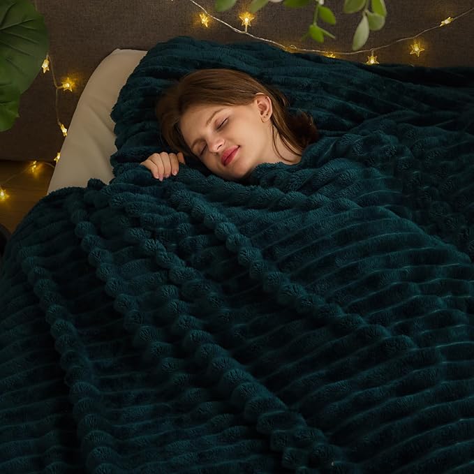 NEWCOSPLAY Super Soft Queen Blanket Dark Teal Premium Silky Flannel Fleece 3D Ribbed Jacquard Lightweight Bed Blanket All Season Use (Dark Teal Ribbed, Queen(90"x90"))