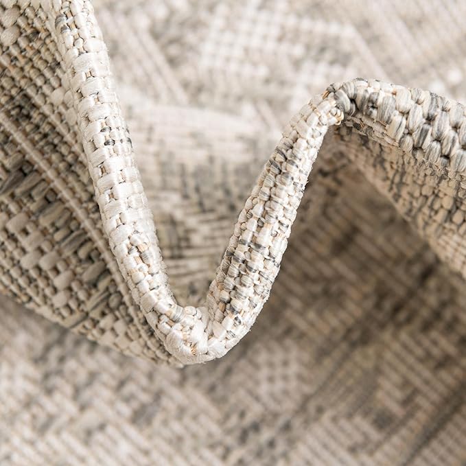 Rugs.com Outdoor Aztec Collection Rug – 5' 3 x 7' 10 Light Gray Flatweave Rug Perfect for Living Rooms, Large Dining Rooms, Open Floorplans