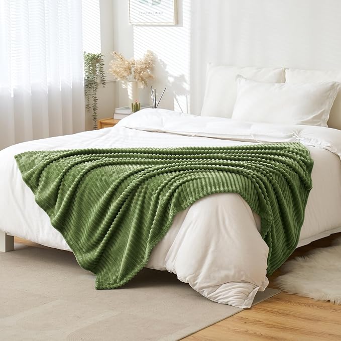 MIULEE Moss Green Throw Blanket 3D Ribbed Jacquard Fleece Flannel Velvet Plush Decorative Bed Blanket (Throw, 50" x 60") - Super Soft, Lightweight, Warm and Cozy for Couch Sofa