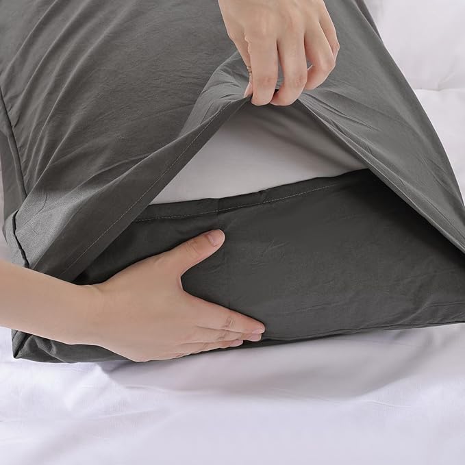 ROSGONIA Oversized King Comforter 120x120, 3pcs Super King Comforter (1 Dark Gray Comforter & 2 Pillowcases) Lightweight Warm Bedding Blanket Quilt