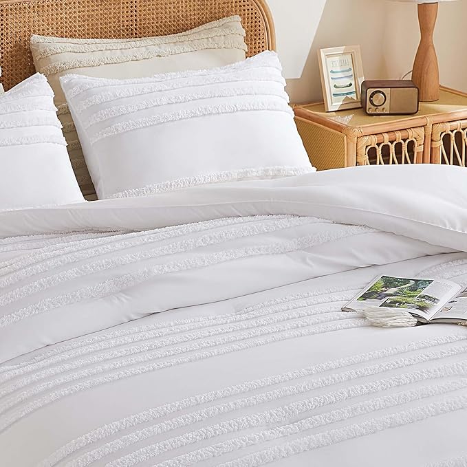 BEDELITE Boho King Size Comforter Set - White Tufted Striped Bed Set 3 Pieces, Soft Vintage Farmhouse Comforter for All Seasons, Boho Home Decor,Fluffy Jacquard Bedding with Pillow Sham