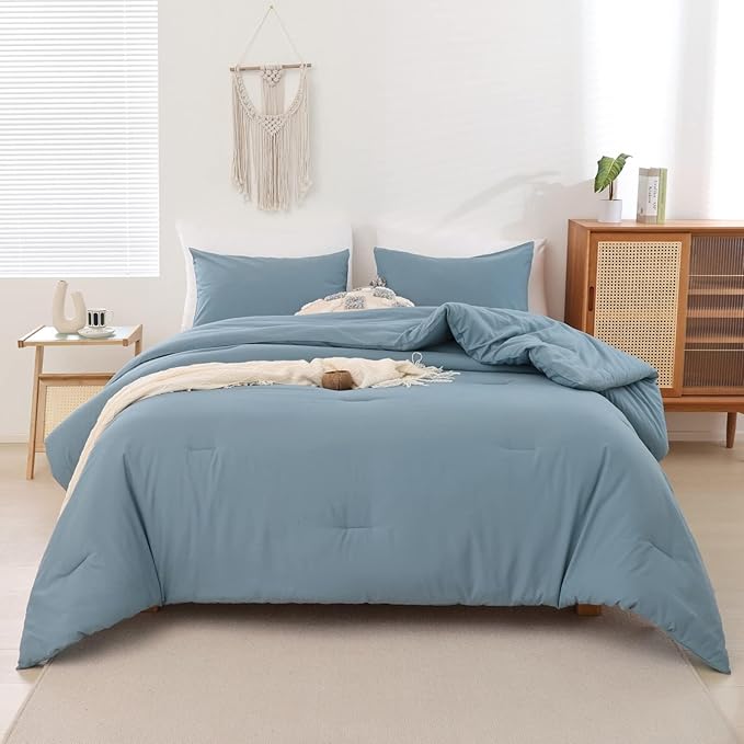 ROSGONIA Oversized King Comforter 120x120, 3pcs Super King Comforter (1 Dusty Blue Comforter & 2 Pillowcases) Lightweight Warm Bedding Blanket Quilt