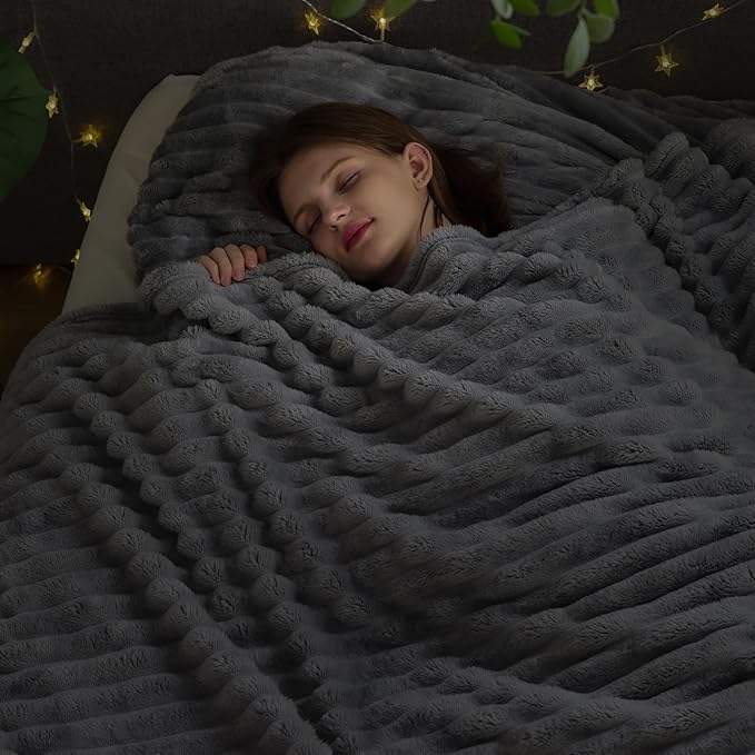 NEWCOSPLAY Super Soft Queen Blanket Light Grey Premium Silky Flannel Fleece 3D Ribbed Jacquard Lightweight Bed Blanket All Season Use (Light Grey Ribbed, Queen(90"x90"))