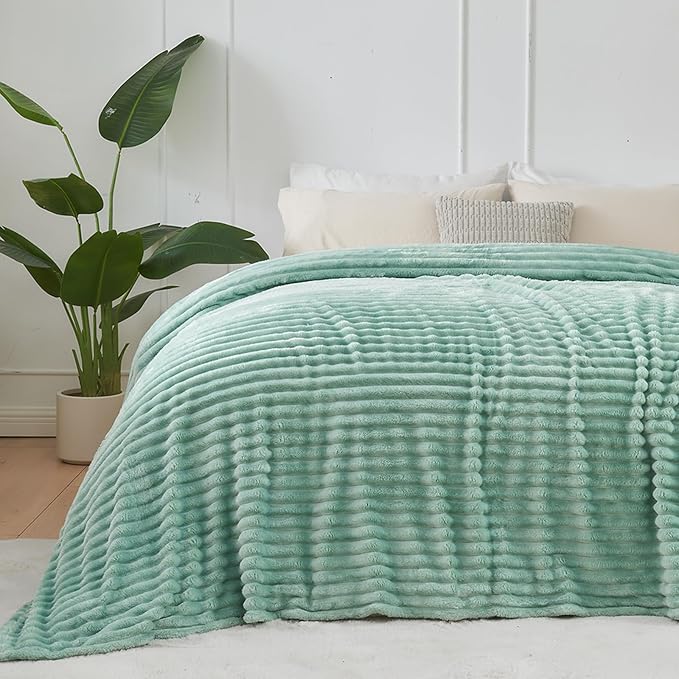 NEWCOSPLAY Super Soft Twin Blanket New Sage Green Premium Silky Flannel Fleece 3D Ribbed Jacquard Lightweight Bed Blanket All Season Use (New Sage Green Ribbed, Twin(60"x80"))