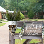 Skull Wall Planter for Indoor Outdoor Plants, Hanging Skull Vase Unique Face Flower Pot Head Planters, White Resin Skeleton Gothic Planter for Home Decorations