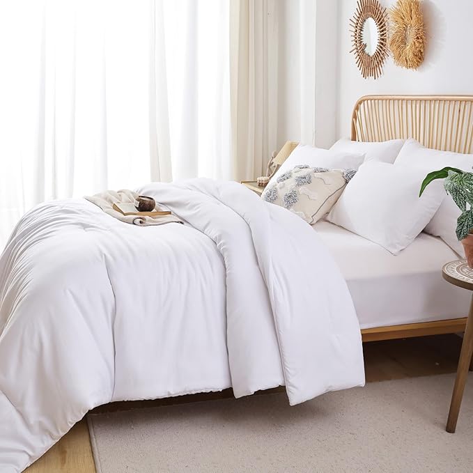 ROSGONIA Oversized King Comforter 128x120, 3pcs Super King Plus (1 White Comforter & 2 Pillowcases) Lightweight Oversized Bedding Set Blanket
