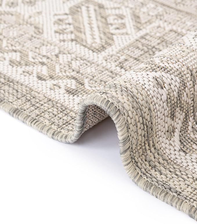 Rugs.com Outdoor Aztec Collection Rug – 5x7 Light Gray Flatweave-Pile Rug Perfect for Living Rooms, Large Dining Rooms, Open Floorplans