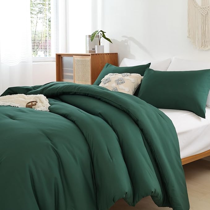 ROSGONIA Oversized King Comforter 120x120, 3pcs Super King Comforter (1 Dark Green Comforter & 2 Pillowcases) Lightweight Warm Bedding Set Quilt