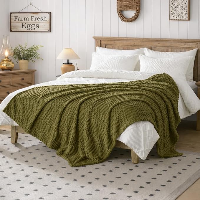 50x70 Inch Green Throw Blanket - Soft & Fluffy Fleece, Cute & Aesthetic, Perfect for Sofa, Couch, Chair, Bed, Living Room & Bedroom, All-Season Use, Plush & Cozy Decorative Blanket