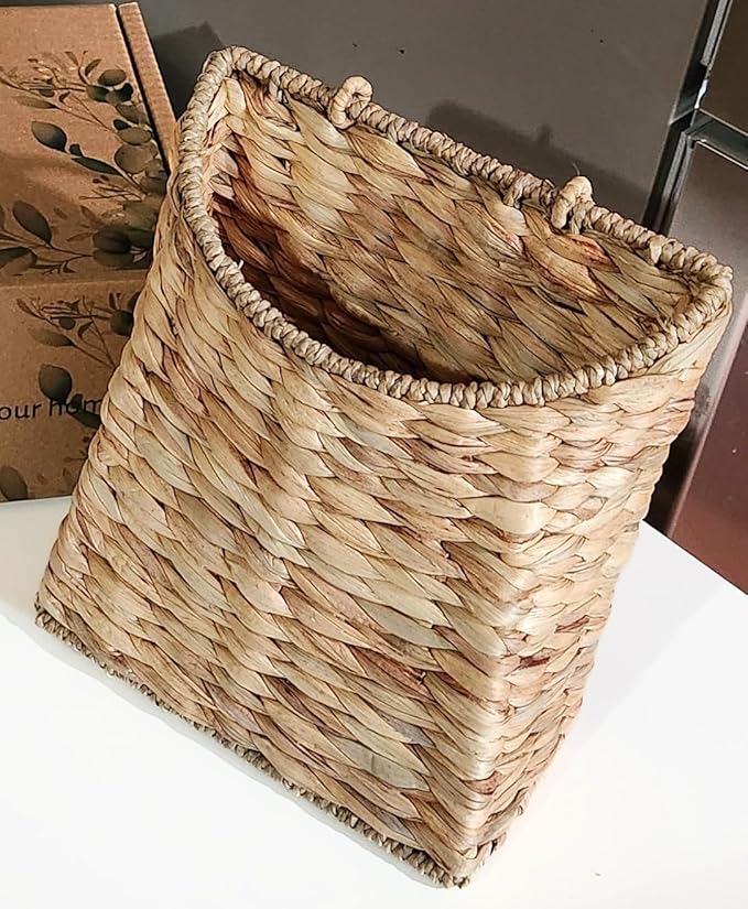 Boho Woven Wall Hanging Basket – Water Hyacinth Flat Back Basket for Front Door, Wall Mounted Storage & Entryway Organizer, Rustic Farmhouse Wall Decor, Housewarming Gift