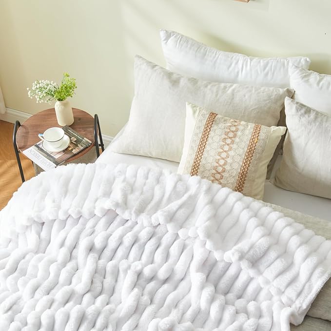 NEWCOSPLAY Super Soft King Blanket White Premium Silky Flannel Fleece 3D Ribbed Jacquard Lightweight Bed Blanket All Season Use (White Ribbed, King(90"x110"))