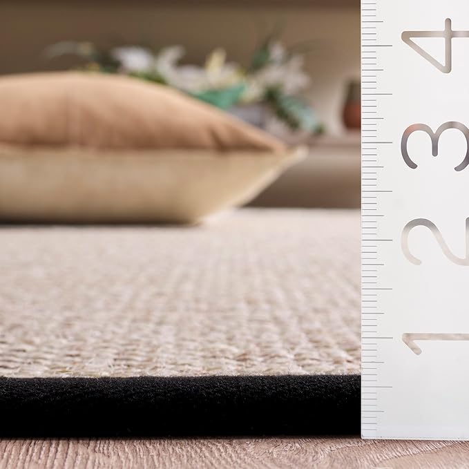 SAFAVIEH Area Rug 4' Round - Natural Fiber Collection - Marble & Black, Sisal, Woven Design with Border (NF143A)